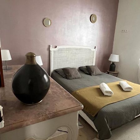 أنغليه Agreable Maison De Ville Avec Une Belle Terrasse المظهر الخارجي الصورة