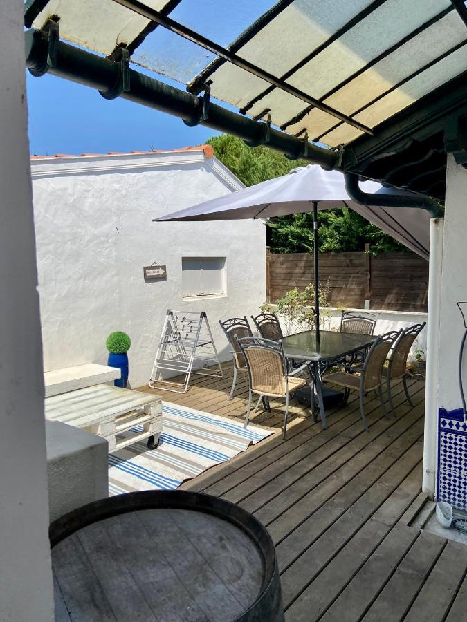 أنغليه Agreable Maison De Ville Avec Une Belle Terrasse المظهر الخارجي الصورة