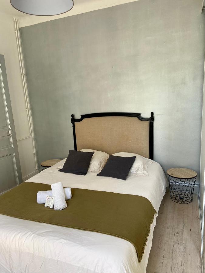 أنغليه Agreable Maison De Ville Avec Une Belle Terrasse المظهر الخارجي الصورة