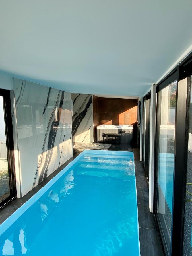 أنغليه Agreable Maison De Ville Avec Une Belle Terrasse المظهر الخارجي الصورة